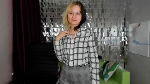 girl_next_doorr online show from December 25, 3:17 pm