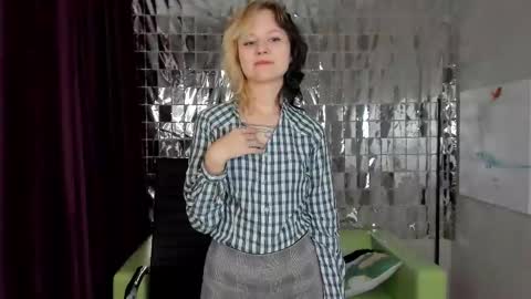girl_next_doorr online show from December 28, 12:24 pm