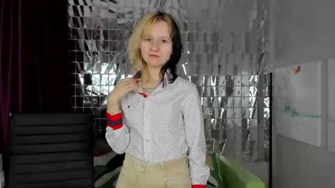 girl_next_doorr online show from January 3, 12:19 pm