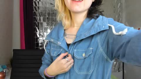 girl_next_doorr online show from January 12, 12:23 pm