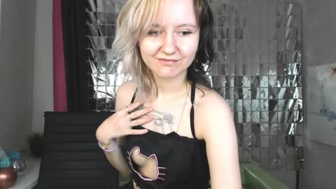 girl_next_doorr online show from January 18, 3:27 pm