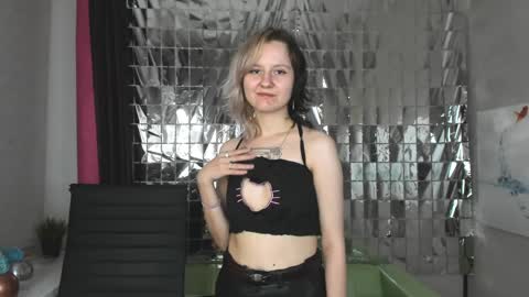girl_next_doorr online show from January 18, 6:32 pm