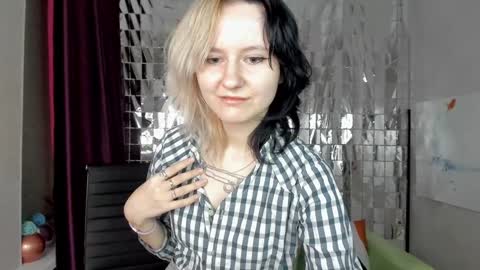 girl_next_doorr online show from January 26, 12:01 pm