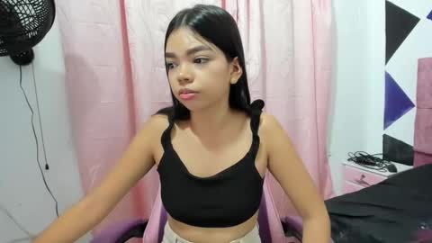 Snapshot of girl_princess18 chatting on October 27, 9:24 am girl_princess18 online show from October 27, 9:24 am