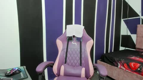 Snapshot of girl_princess18 chatting on December 15, 7:18 pm girl_princess18 online show from December 15, 7:18 pm