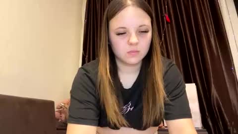 girl_shy07 online show from March 8, 6:44 pm