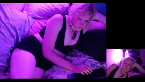 girldell online show from January 14, 3:01 am