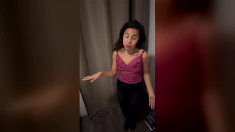 girldulce045 online show from February 17, 10:38 pm