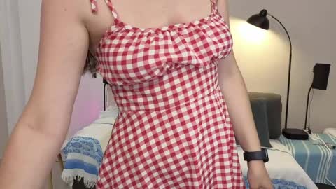 Snapshot of girlfrend10 chatting on May 29, 3:32 pm Girlfriend online show from May 29, 3:32 pm