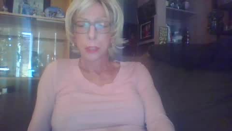 Snapshot of girlinrock chatting on May 17, 12:41 am Girlinrock online show from May 17, 12:41 am
