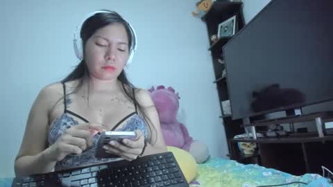 Snapshot of girlrock2024 chatting on January 11, 1:59 am girlrock2024 online show from January 11, 1:59 am