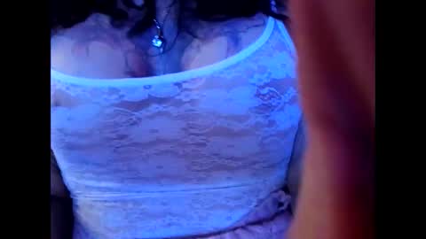 Snapshot of girls227445638252 chatting on February 3, 10:14 am girls227445638252 online show from February 3, 10:14 am