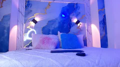 Snapshot of girls_from_medellin chatting on November 4, 3:05 am eleanor and celeste online show from November 4, 3:05 am