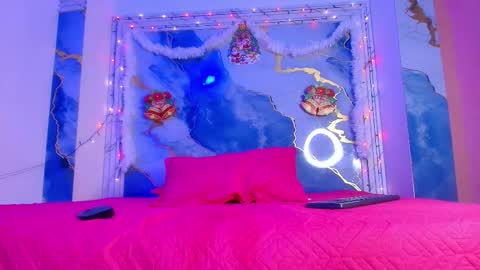 Snapshot of girls_from_medellin chatting on December 2, 3:12 am eleanor and celeste online show from December 2, 3:12 am