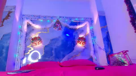 Snapshot of girls_from_medellin chatting on December 4, 3:27 am eleanor and celeste online show from December 4, 3:27 am