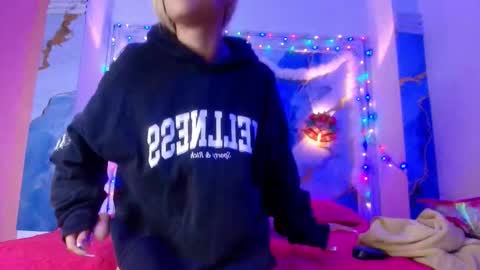 Snapshot of girls_from_medellin chatting on December 5, 3:26 am eleanor and celeste online show from December 5, 3:26 am