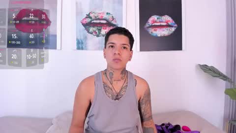 girls_inlove online show from October 31, 11:44 am