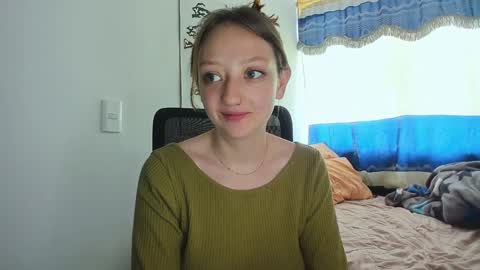 Snapshot of girlsativa chatting on December 24, 3:58 pm Maze Thumbs up online show from December 24, 3:58 pm
