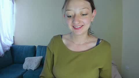 Snapshot of girlsativa chatting on January 6, 12:35 pm Maze Thumbs up online show from January 6, 12:35 pm