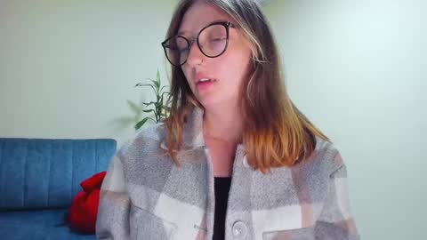 Snapshot of girlsativa chatting on January 9, 1:50 am Maze Thumbs up online show from January 9, 1:50 am