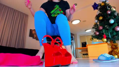 Snapshot of girlsquirts_ chatting on December 23, 4:01 am GIRLSQUIRTS FOLLOW ME online show from December 23, 4:01 am