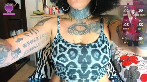 Snapshot of girltattoo__ chatting on May 1, 11:04 am kim online show from May 1, 11:04 am