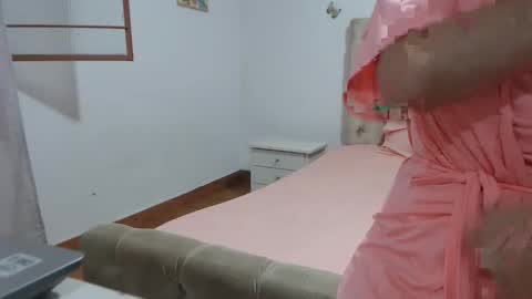 Snapshot of girlvictoria chatting on November 5, 11:32 am Victoria online show from November 5, 11:32 am