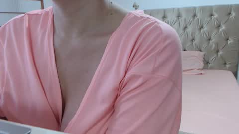 Snapshot of girlvictoria chatting on November 9, 12:14 pm Victoria online show from November 9, 12:14 pm