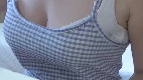 Snapshot of girlvictoria chatting on November 22, 2:27 pm Victoria online show from November 22, 2:27 pm