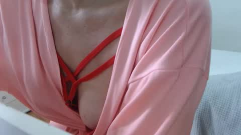 Snapshot of girlvictoria chatting on November 30, 2:32 pm Victoria online show from November 30, 2:32 pm