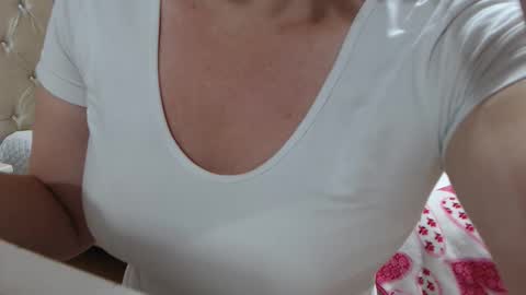 Snapshot of girlvictoria chatting on January 13, 1:00 am Victoria online show from January 13, 1:00 am