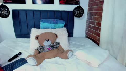  Kylie  online show from April 7, 4:02 am