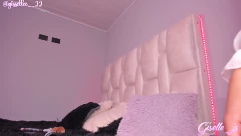 Snapshot of giselle_js chatting on March 10, 9:40 pm Instagram gisellee 22 online show from March 10, 9:40 pm
