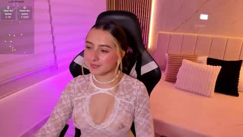 Snapshot of giselle_laurens_ chatting on February 13, 8:27 pm Giselle online show from February 13, 8:27 pm