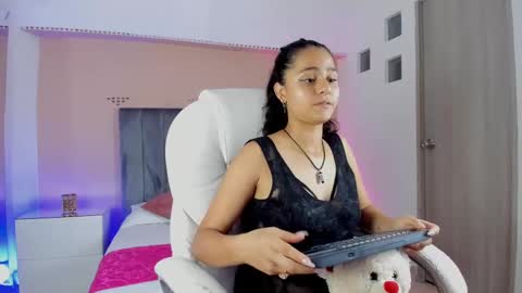 GISELLE ROLDAN online show from September 10, 3:39 am