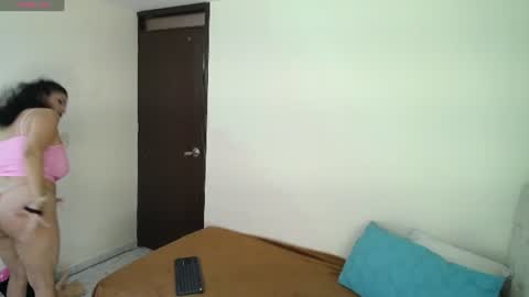 Snapshot of gisellecarter_ chatting on June 10, 2:49 pm Giselle online show from June 10, 2:49 pm