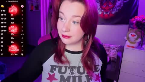 Snapshot of gitera_ chatting on October 8, 11:02 pm AlexaMillis online show from October 8, 11:02 pm