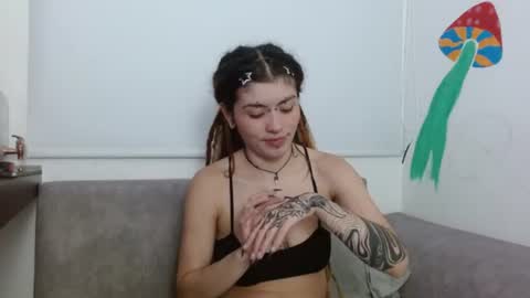 Snapshot of giulietta_mon chatting on July 16, 4:07 am Giulietta online show from July 16, 4:07 am