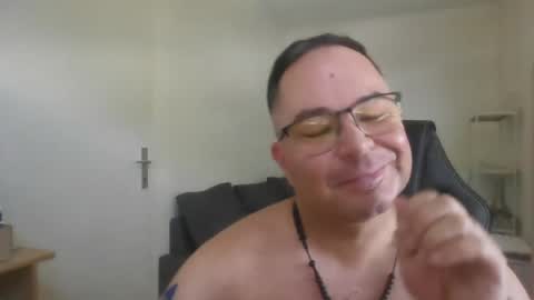 Snapshot of giulio203 chatting on July 4, 11:27 am giulio203 online show from July 4, 11:27 am