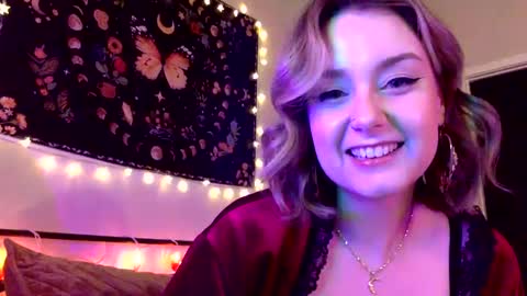 givemesweetdreams online show from March 11, 12:00 am