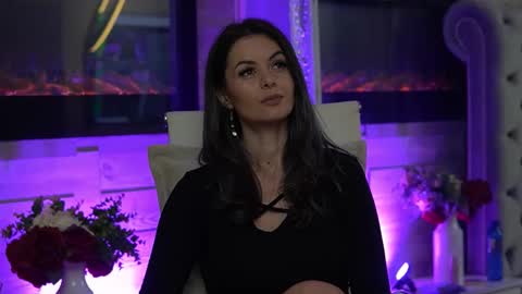 Snapshot of glamourousmom chatting on October 24, 3:36 am CharmingMom online show from October 24, 3:36 am