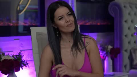 Snapshot of glamourousmom chatting on November 6, 4:24 am CharmingMom online show from November 6, 4:24 am