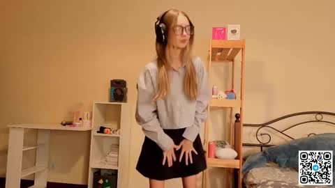 Catalina online show from December 3, 11:08 am