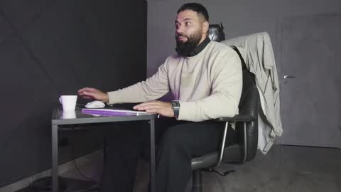 Matthew .. for short call me Matt online show from November 1, 11:18 pm