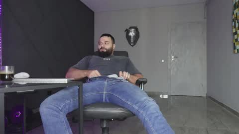 Matthew .. for short call me Matt online show from December 4, 7:06 am