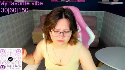 glimmer_goddesss online show from October 14, 1:50 am
