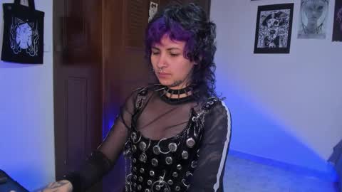 Snapshot of glitch_doll chatting on November 25, 3:56 pm NYX online show from November 25, 3:56 pm