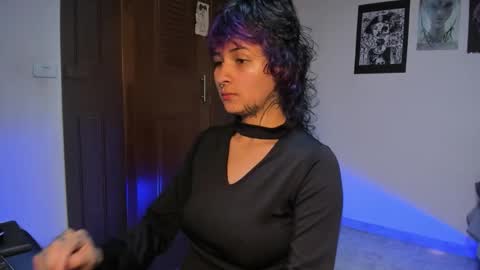 Snapshot of glitch_doll chatting on December 3, 7:45 pm NYX online show from December 3, 7:45 pm