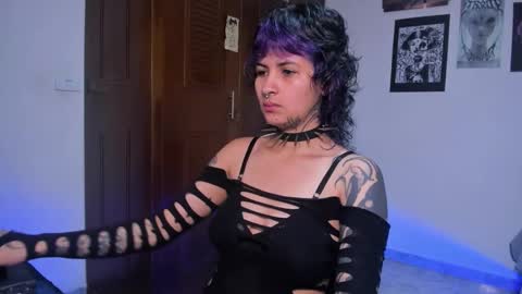 Snapshot of glitch_doll chatting on December 5, 4:36 pm NYX online show from December 5, 4:36 pm