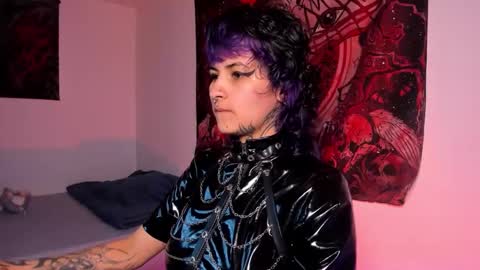 Snapshot of glitch_doll chatting on February 6, 7:06 pm NYX online show from February 6, 7:06 pm